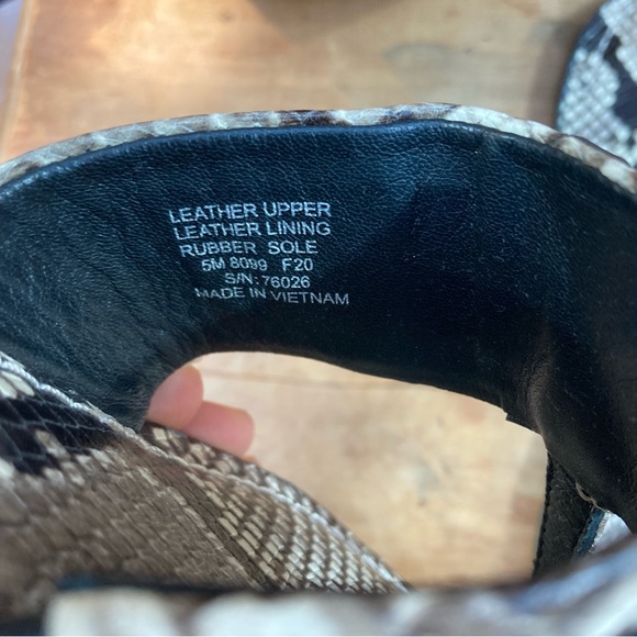 Tory Burch Miller Sandal thong flats snake print size 5 - Picture 5 of 13